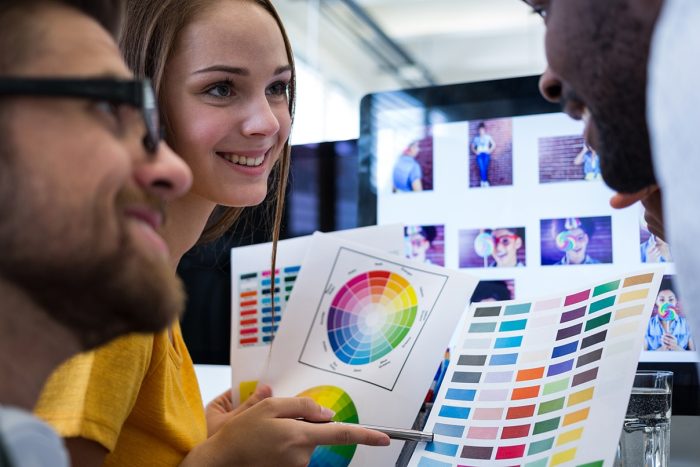 Die Macht der Farben in Produktbildern: Wie sie Kaufentscheidungen beeinflussen